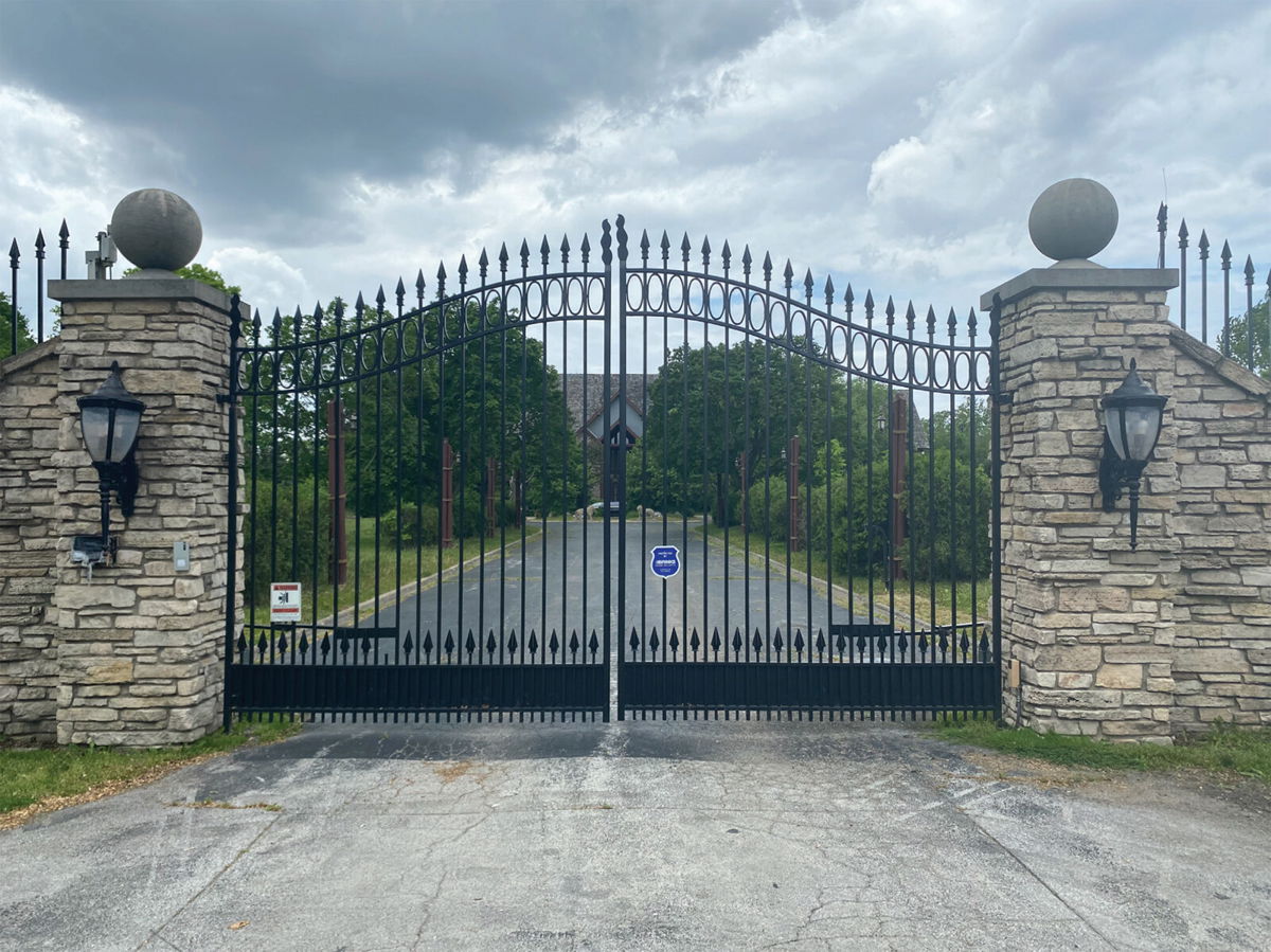 <i>US Attorney's Office for the Eastern District of New York</i><br/>The entrance to R. Kelly's former home is pictured in Olympia Fields