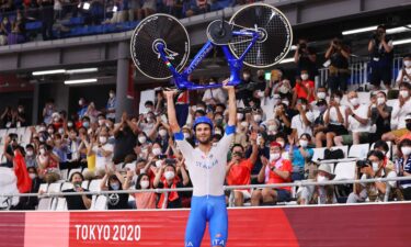 Italian cyclist lifts bike