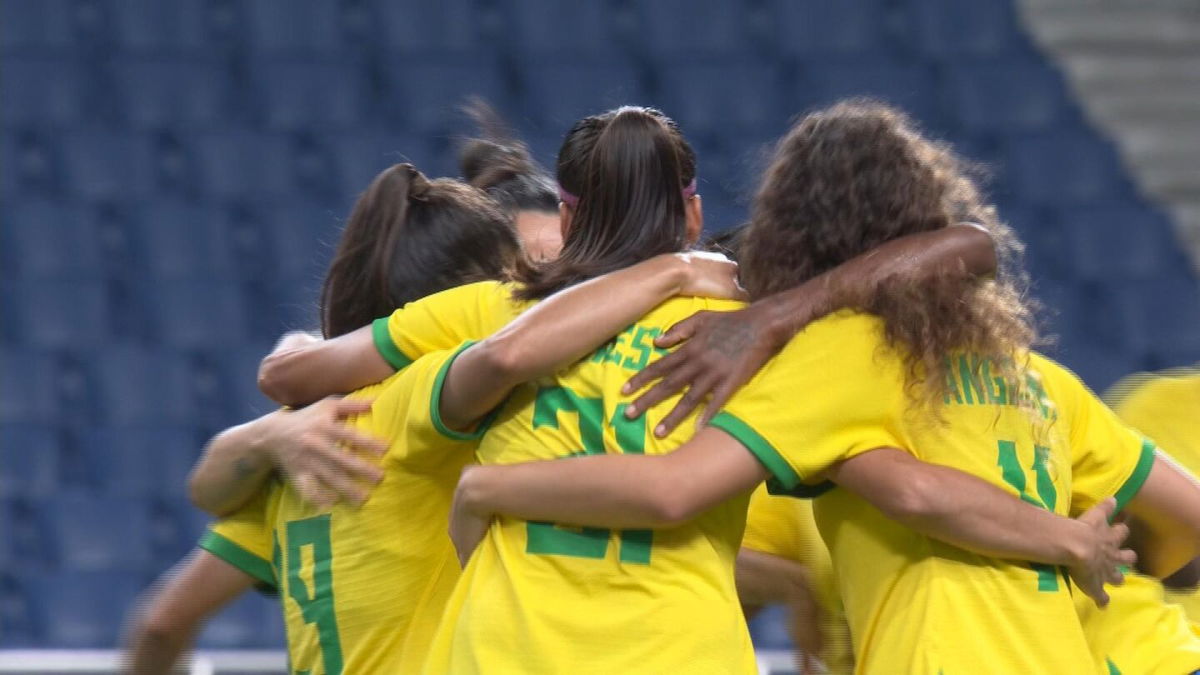 Brazil beats 10-woman Zambia to advance to soccer knockouts