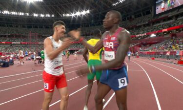 Holloway easily takes 110m hurdles heat for top prelims time