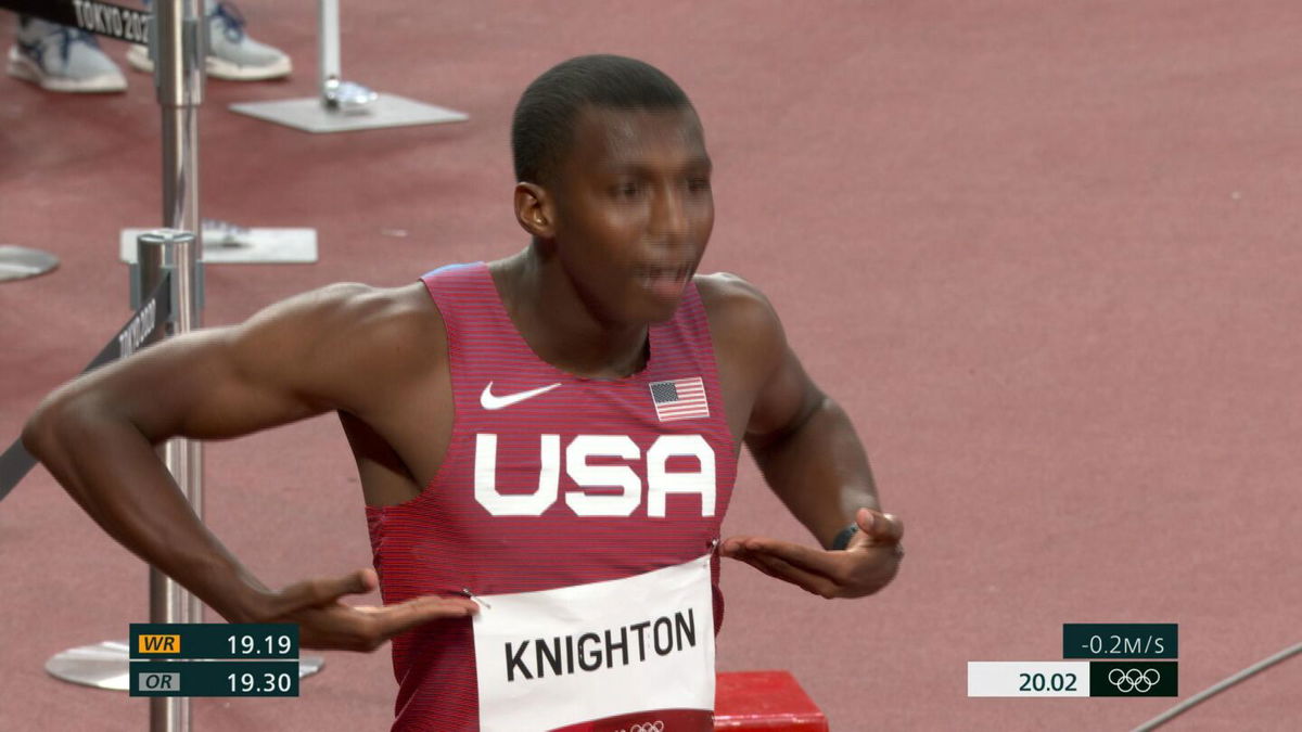 Erriyon Knighton takes 200m semi