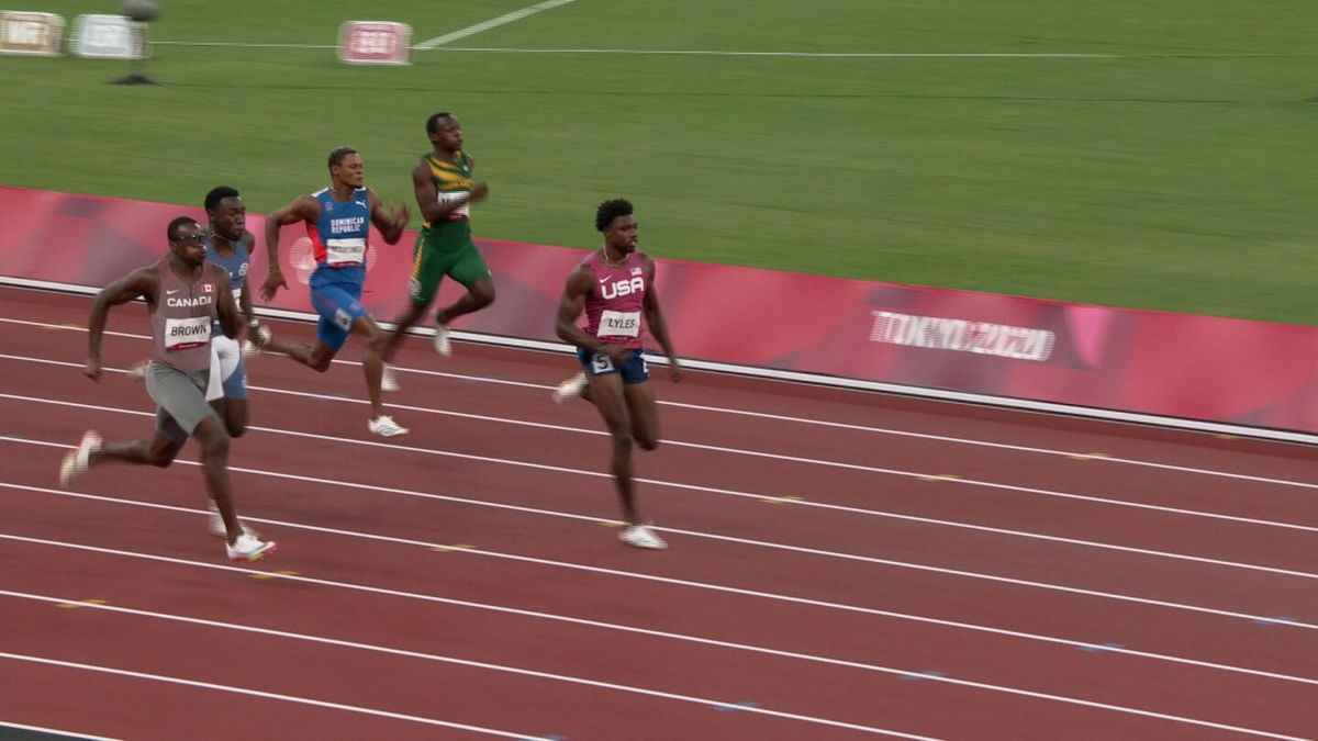 Noah Lyles third in tight 200m heat