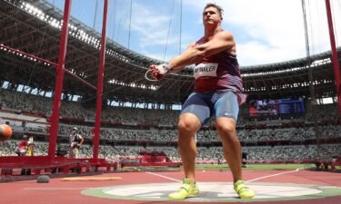 Heaping heaves during men's hammer throw qualifying round
