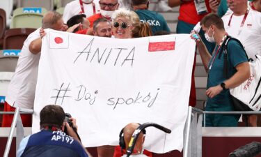 Anita Wlodarczyk wins third consecutive hammer throw gold