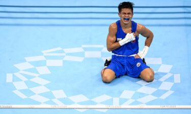 Carlo Paalam knocks off Olympic champion Shakhobidin Zoirov