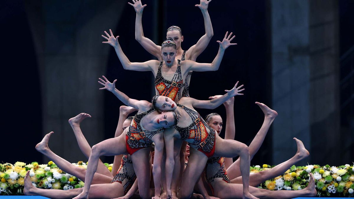 Ukraine wows with artistic swimming performance