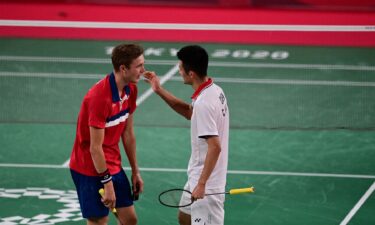 Axelsen caps perfect tournament with gold in men's badminton