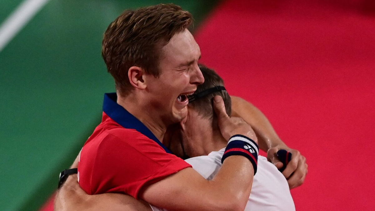 See Viktor Axelsen's golden reaction after winning final