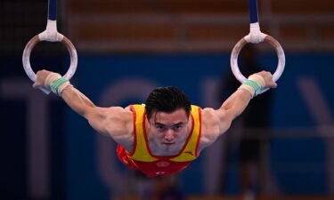 China's Liu Yang hits huge 15.500 on rings