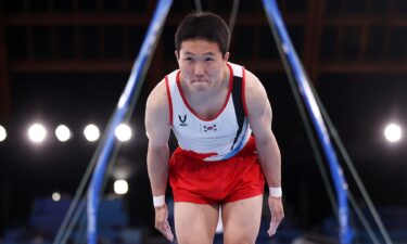 Shin Jea-Hwan wins men's Olympic vault final