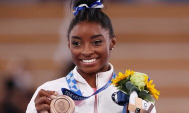 Simone Biles takes bronze on beam