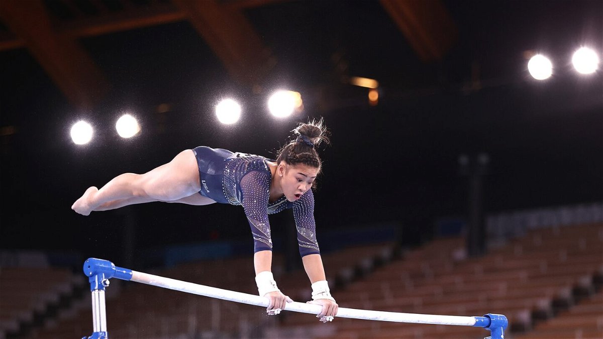 Suni Lee takes bronze on bars after rare mistakes