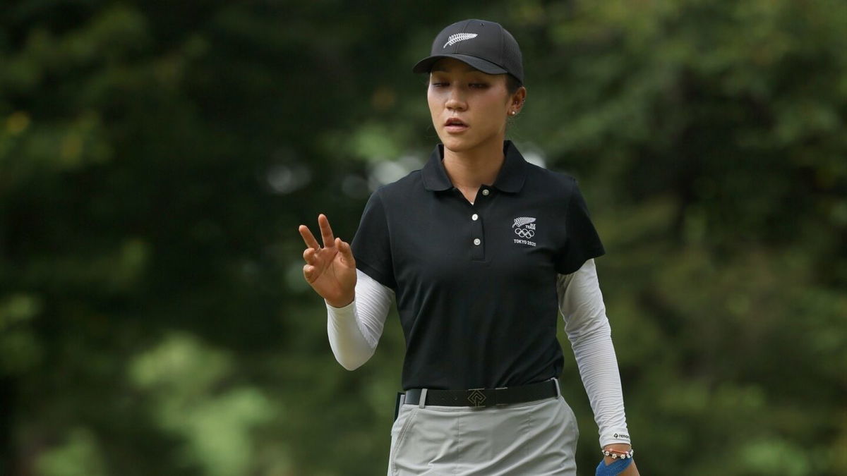 No putter needed for Lydia Ko on 4th hole