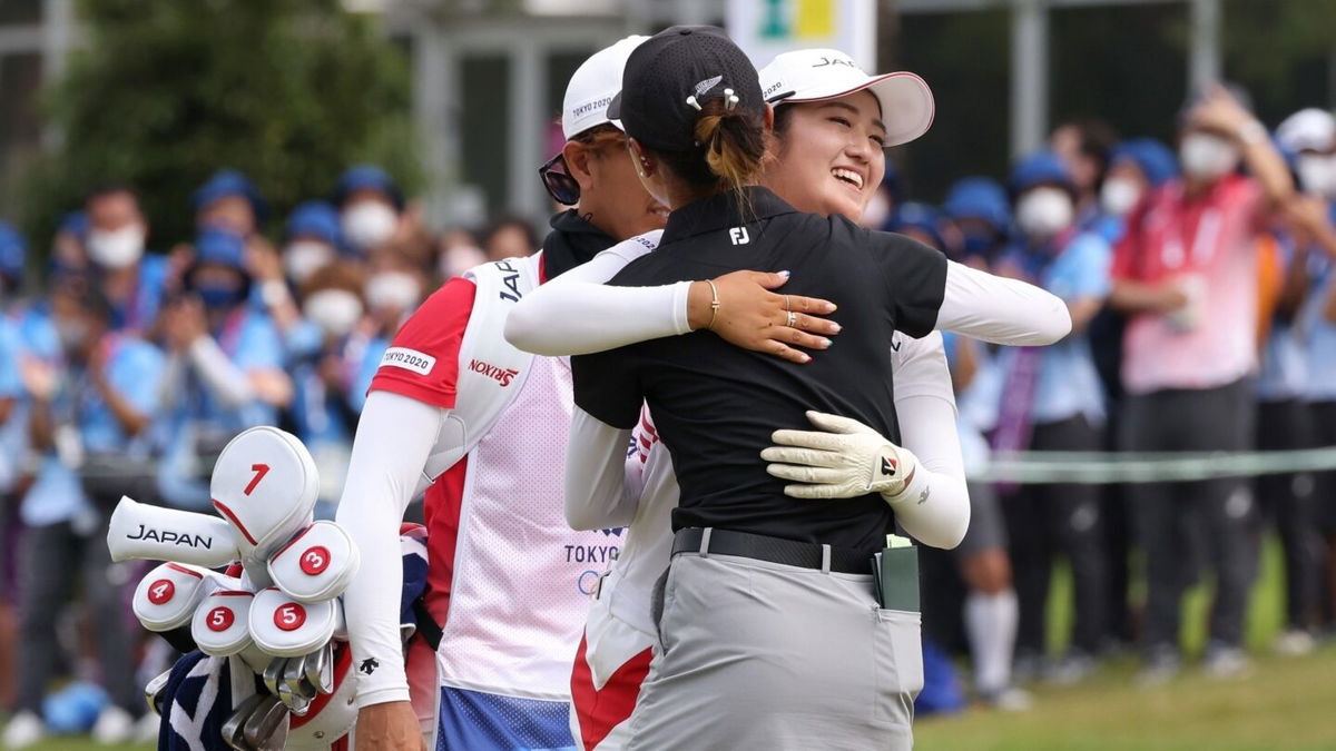 WATCH: Silver medal playoff hole in women's golf competition