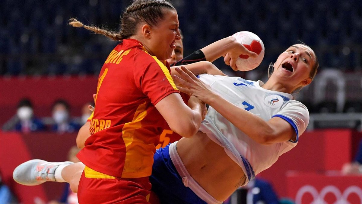 Defending gold medalists from Russia handle Montenegro