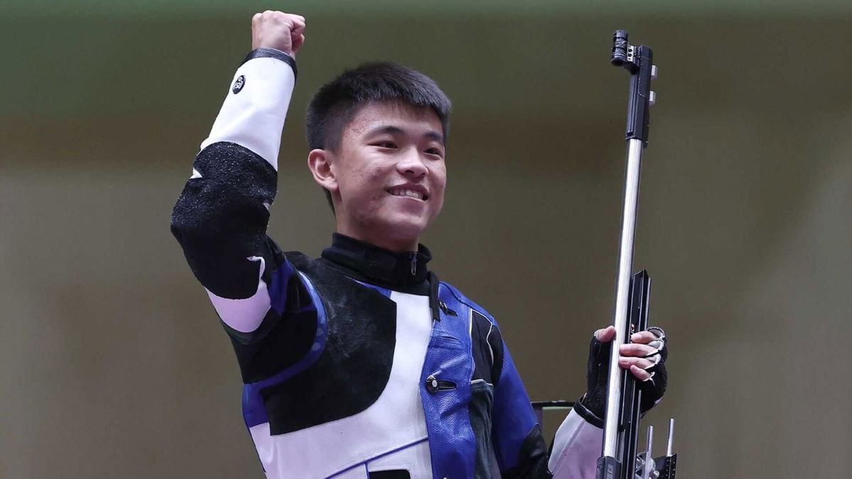 Zhang sets world record to take gold in 50m rifle 3-position