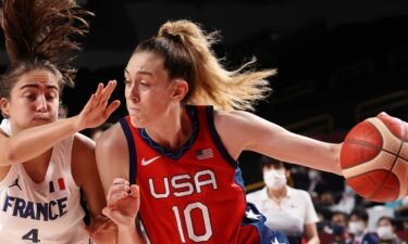 Breanna Stewart drives for the U.S. women's basketball team