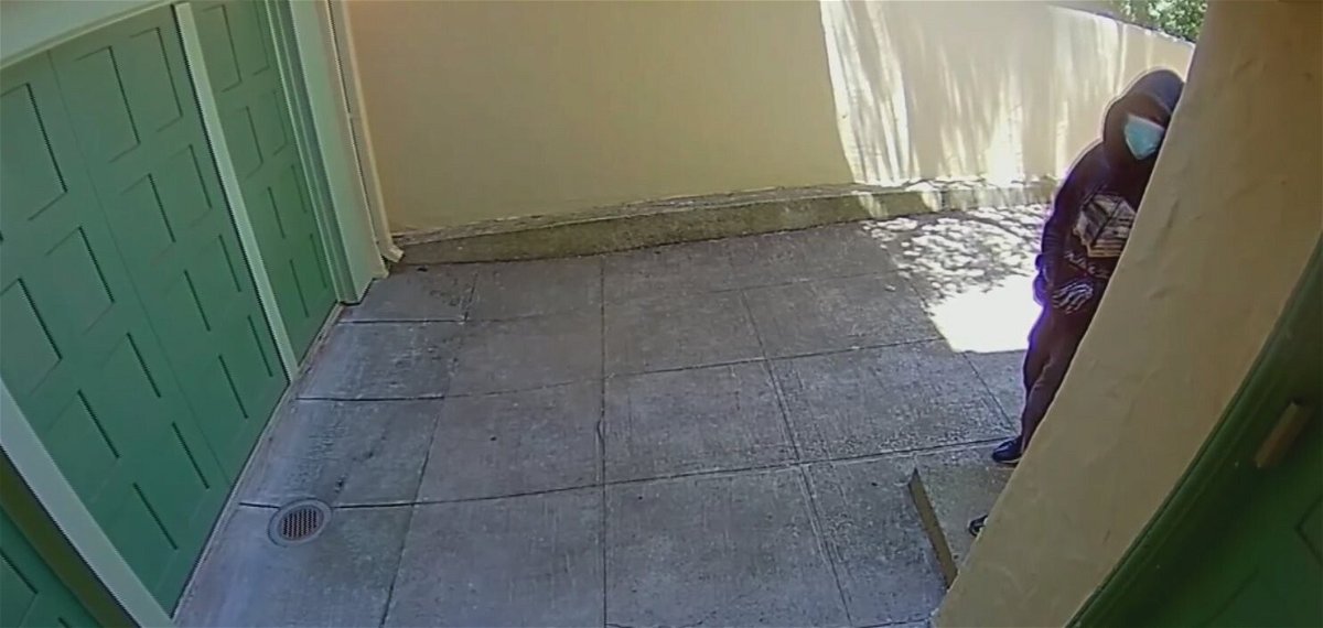 <i>KPIX</i><br/>Surveillance photo of man suspected of stealing a safe from a Berkeley couple's home.