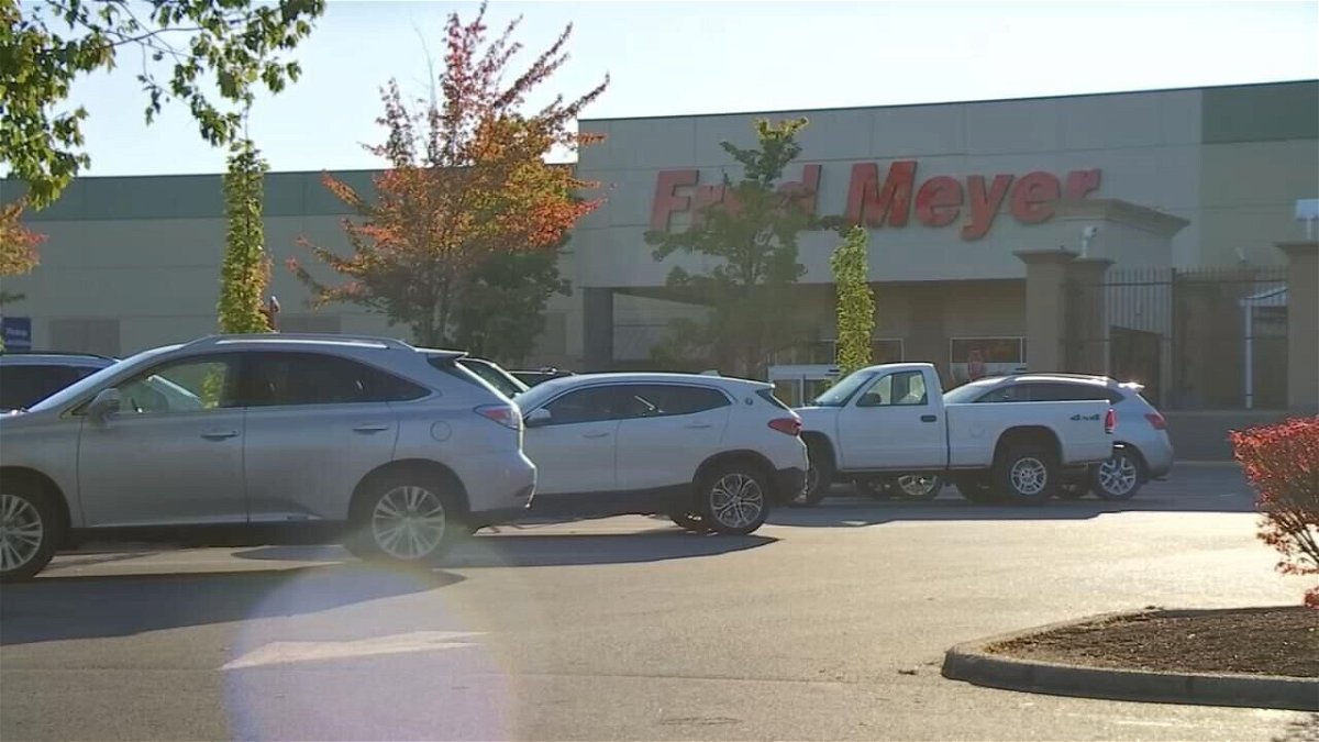 <i>KPTV</i><br/>Police in Vancouver are urging people to stay alert after a string of purse snatchings in parking lots.