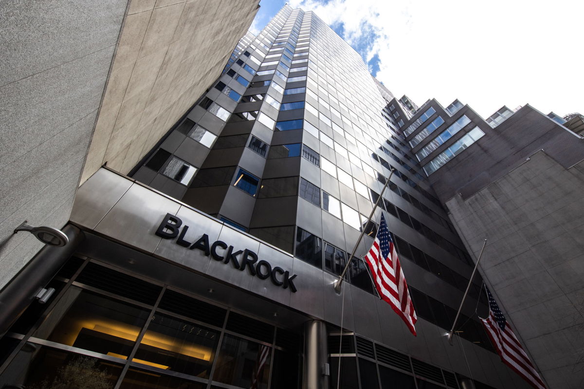 <i>Jeenah Moon/Bloomberg/Getty Images</i><br/>BlackRock's new investment fund in China has attracted $1 billion from Chinese investors in its first week. Pictured is the BlackRock Inc. headquarters in New York on April 13.