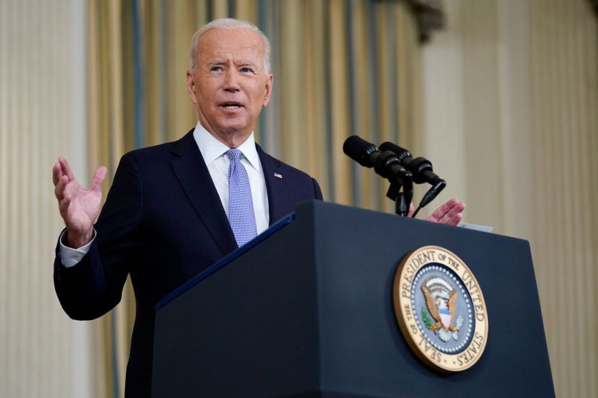 Biden receives his Covid-19 booster shot - KTVZ