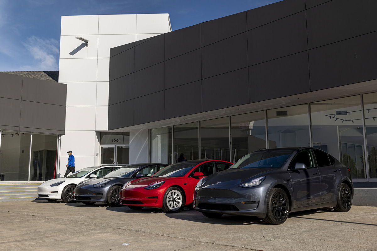 <i>David Paul Morris/Bloomberg/Getty Images</i><br/>The US economy is expected to show robust growth in the third-quarter GDP report. Tesla became the sixth company in US history to be worth $1 trillion.