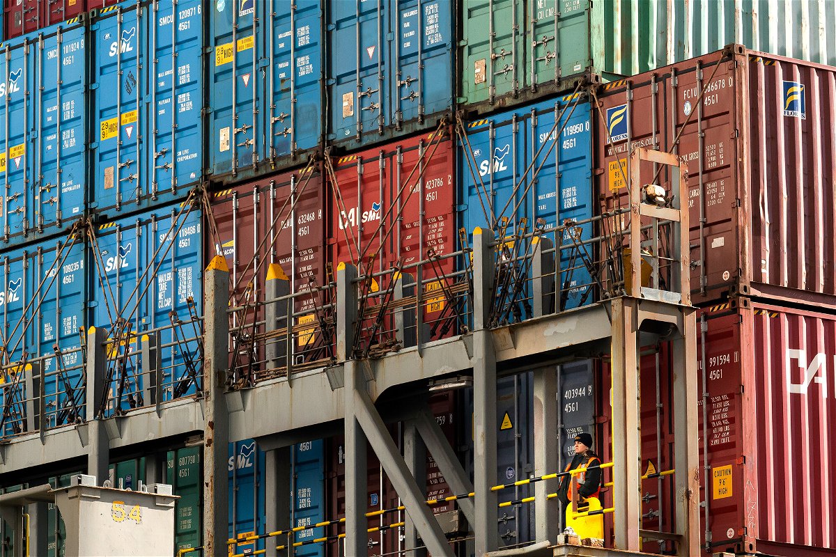 <i>Nathan Howard/Getty Images</i><br/>Crews offload the SM Ningbo at the Port of Portland on October 20