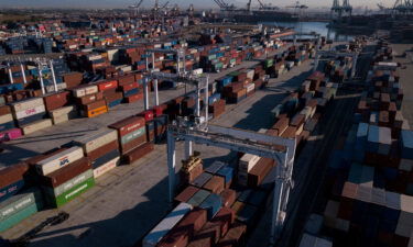 Governor Gavin Newson issued an executive order on October 20 to help the shortage of truck drivers and to alleviate cargo congestion at shipping ports in California.