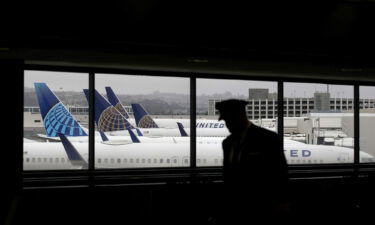 United workers do not want to fly with unvaccinated co-workers