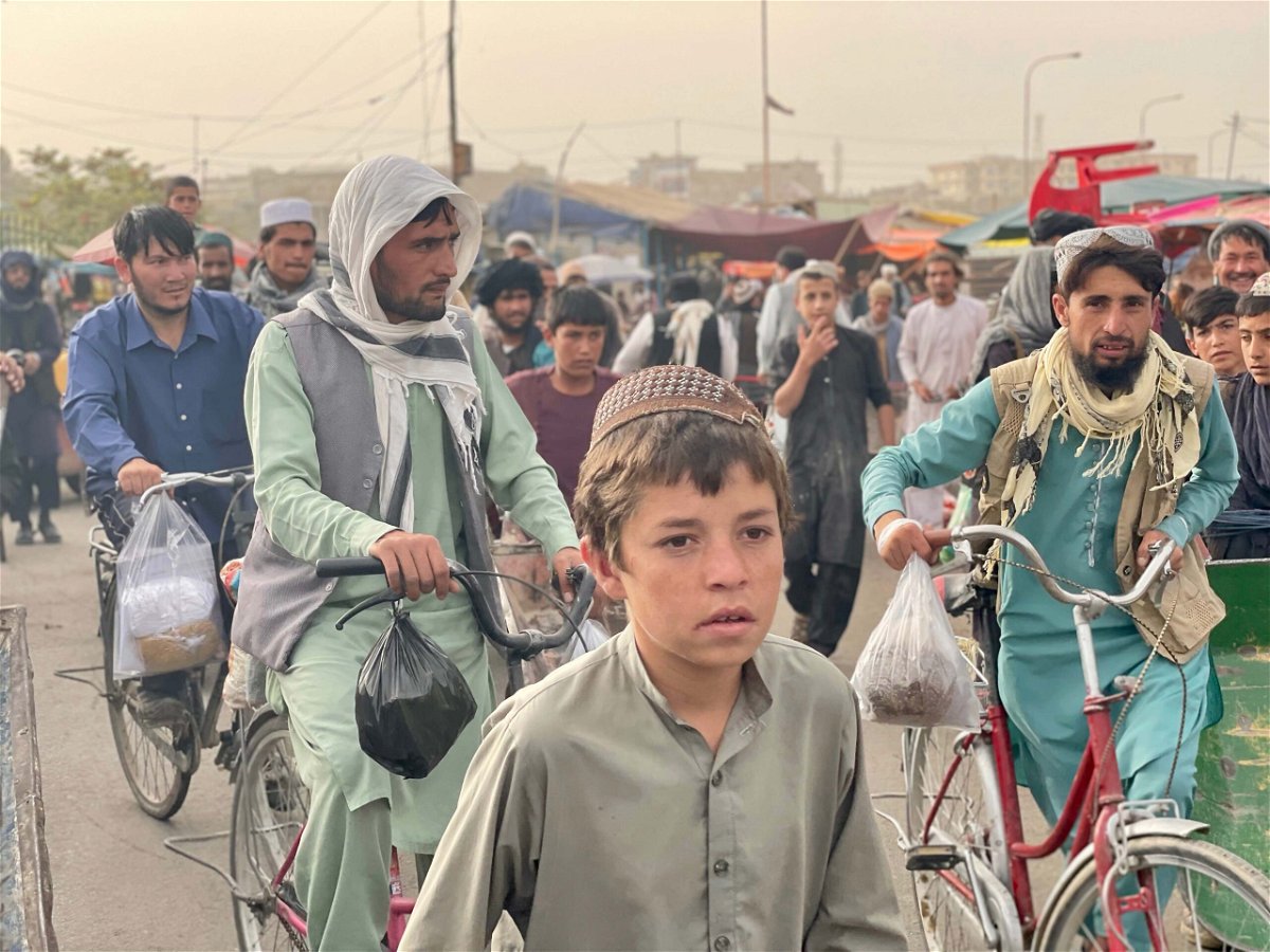 <i>Brent Swails/CNN</i><br/>The busy main market in Ghazni.