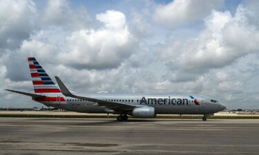 American Airlines canceled another 634 flights on Sunday