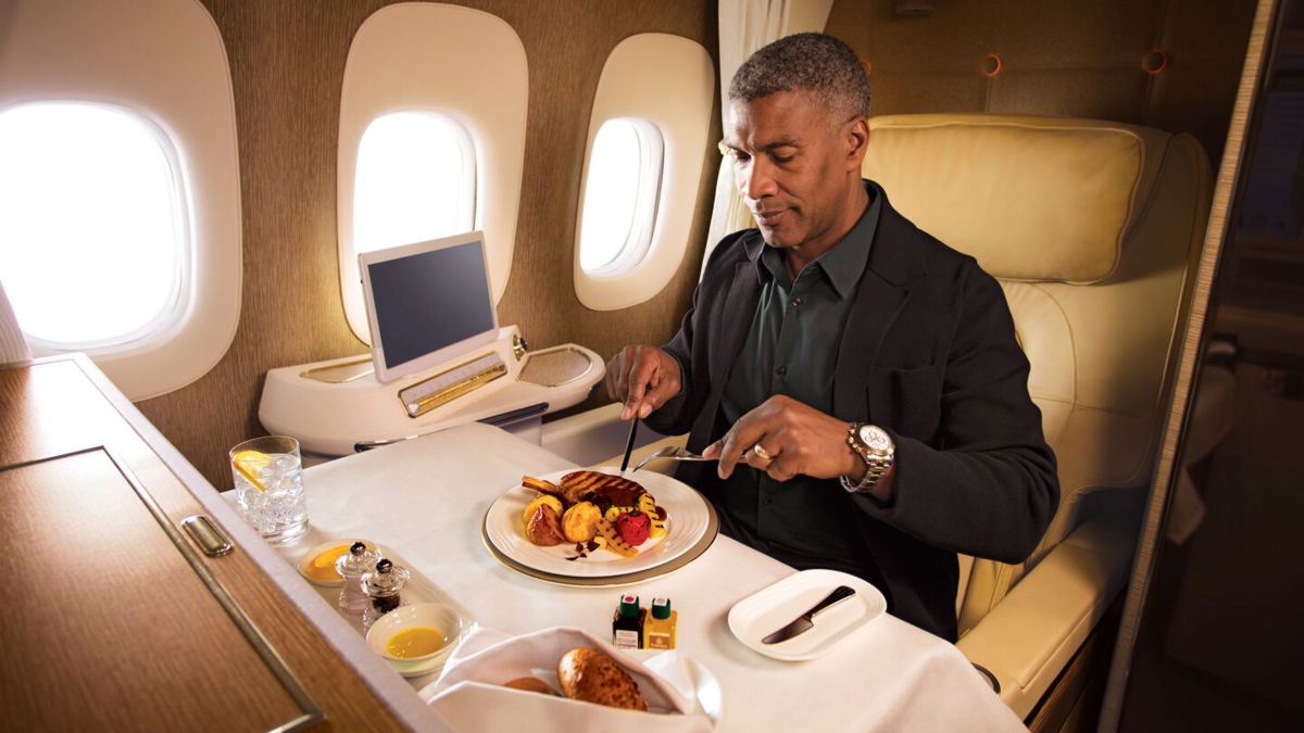 <i>Emirates</i><br/>Emirates offers a fully enclosed suite in first class on its Boeing 777s.
