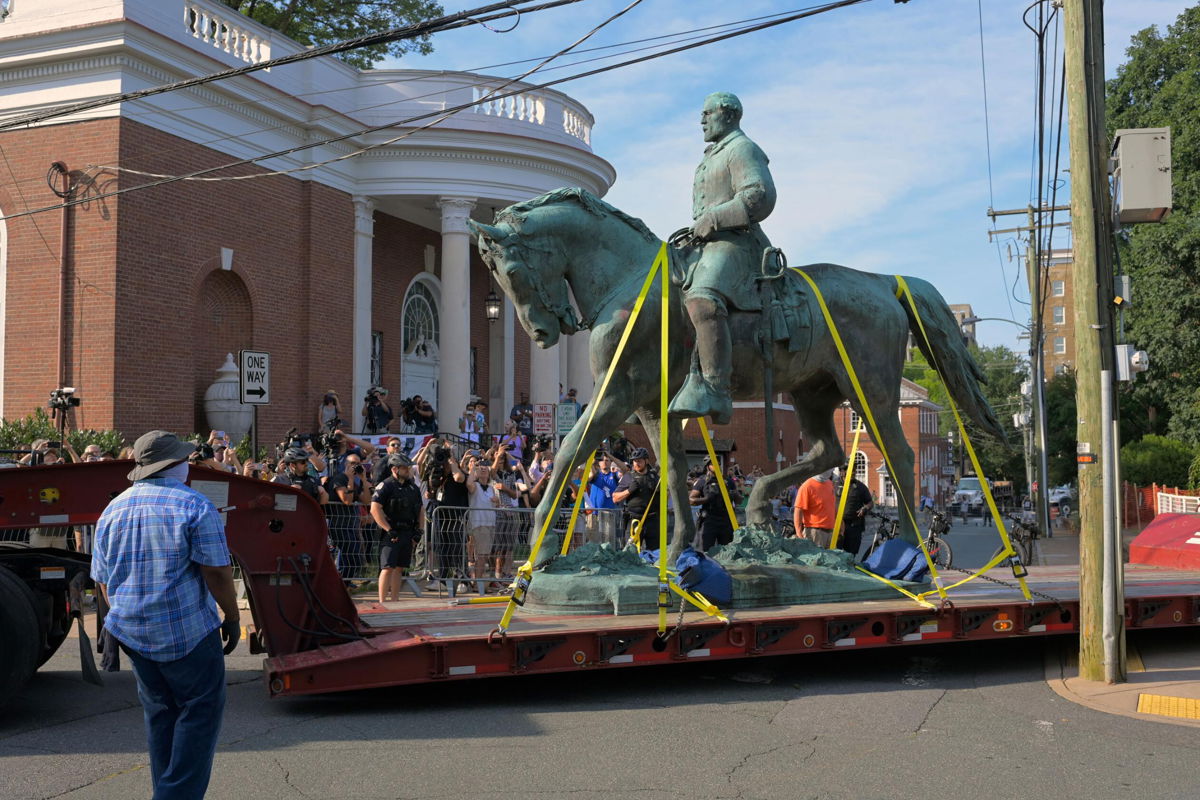 <i>John McDonnell/The Washington Post/Getty Images</i><br/>A statue of Confederate general Robert E. Lee located in Charlottesvilles being transported away on East Jefferson street after being removed from Market Street Park in Charlottesville
