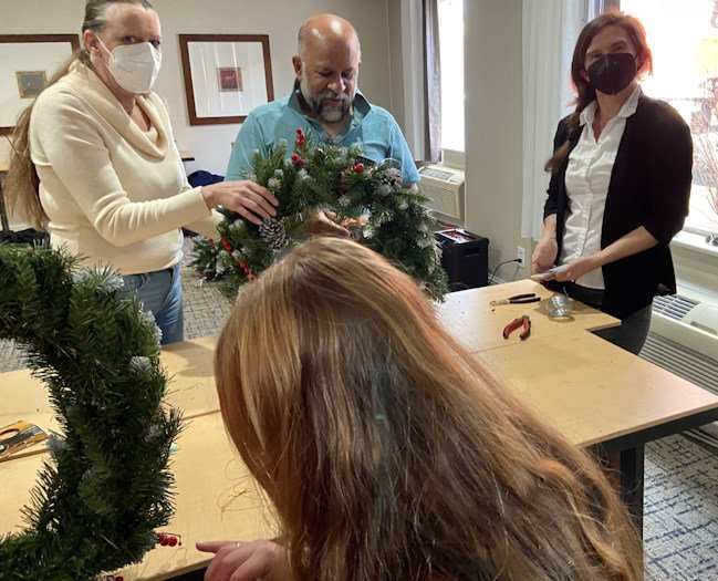 Downtown Bend Business Association prepares lit holiday wreaths for display