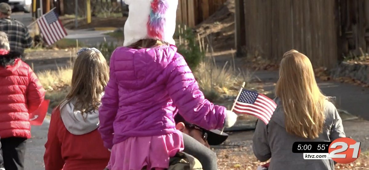 Hundreds Gather To Honor Veterans In Bend's Impromptu Veterans Day ...