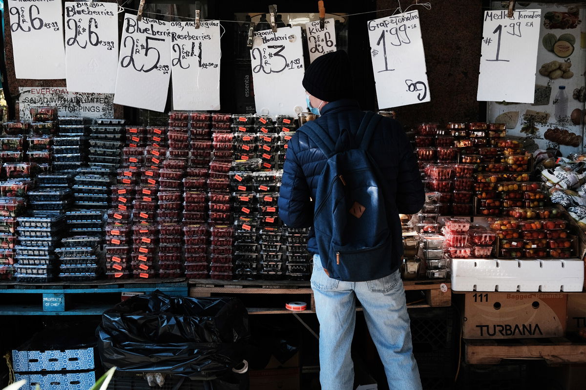 <i>Spencer Platt/Getty Images</i><br/>People shop at an outdoor food market in Manhattan on November 05