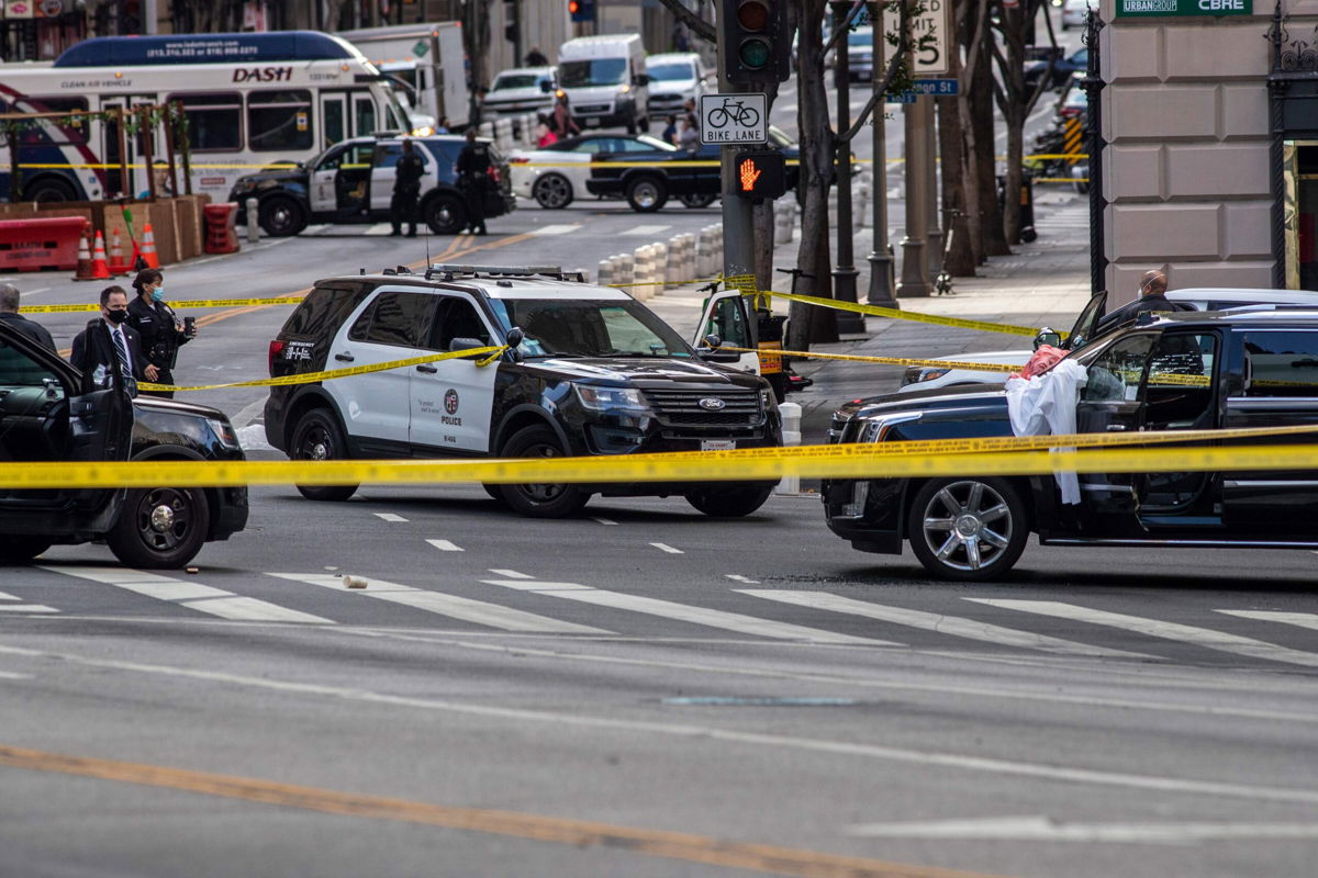 <i>Brian van der Brug/Los Angeles Times/Getty Images</i><br/>The number of homicides in the United States continued to rise in the first three quarters of 2021