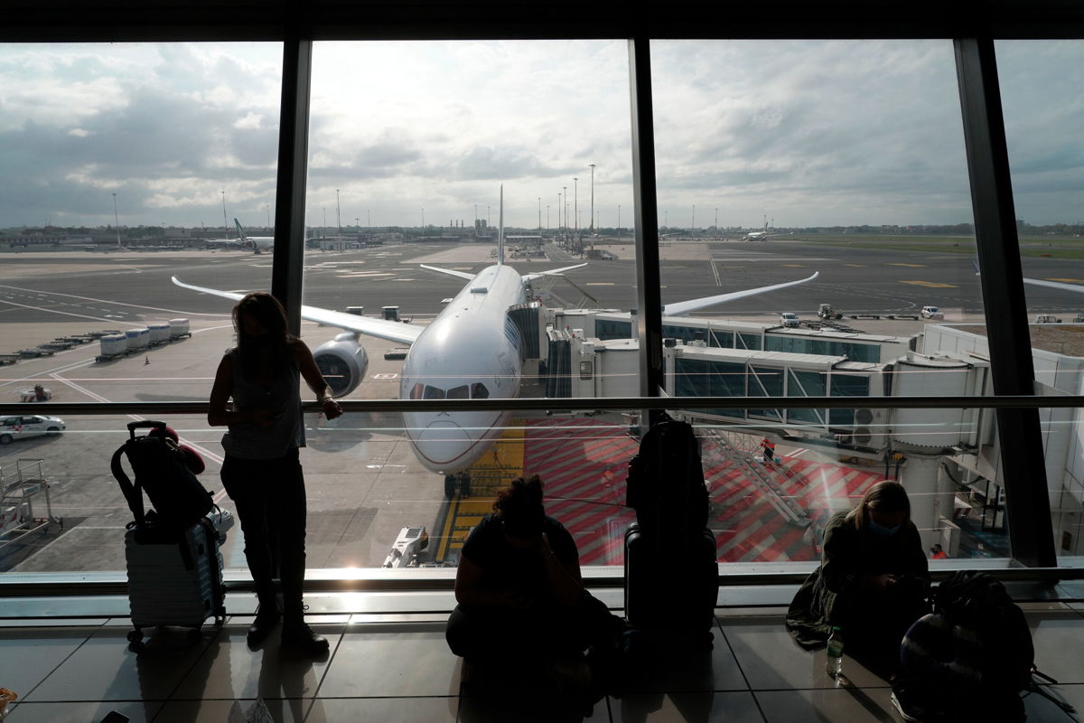 <i>Alessandra Tarantino/AP</i><br/>Passengers wait to board on a United Airlines flight