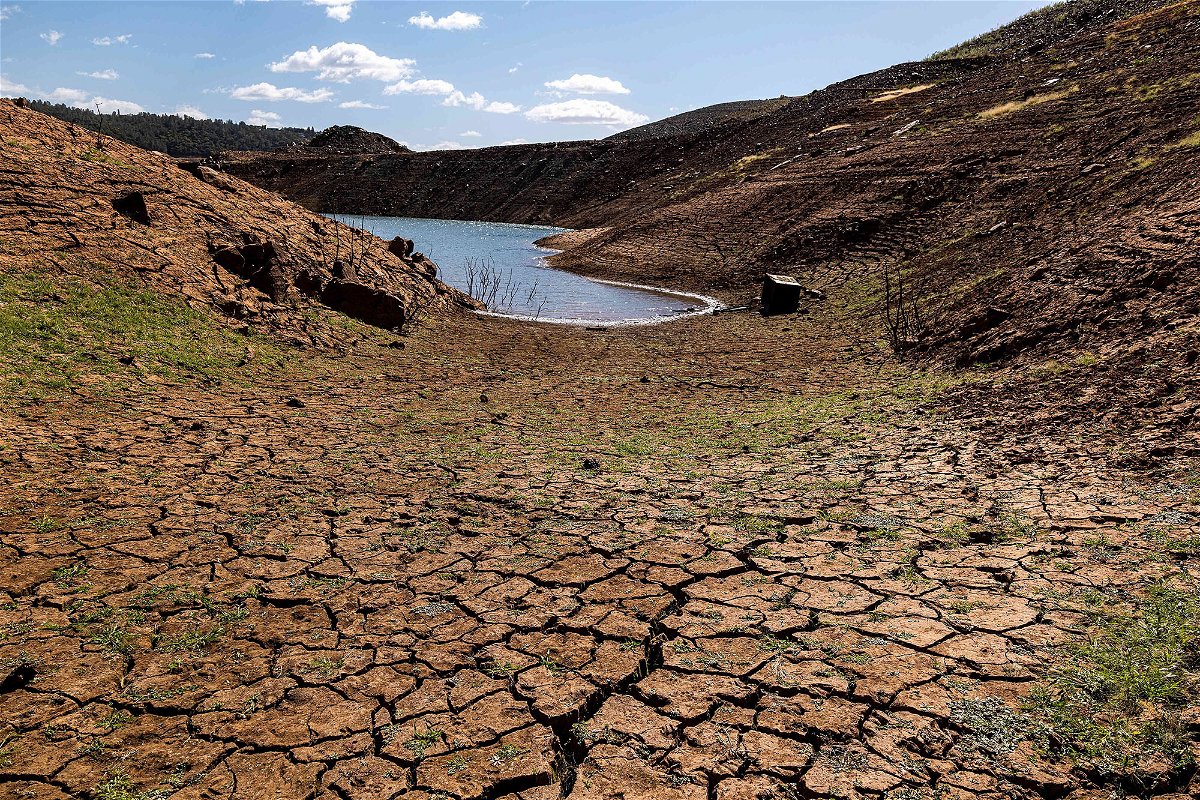 <i>David Paul Morris/Bloomberg/Getty Images</i><br/>A dried cracked lake bed at Lake Oroville during a drought in Oroville