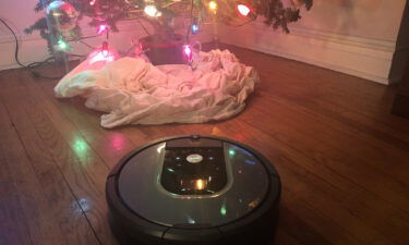 It's fascinating to watch how Roomba maps a room