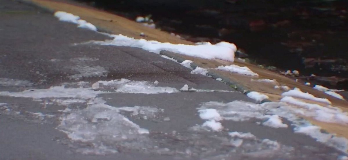 <i>KPTV</i><br/>Sidewalks in Portland have iced over and may not be safe for pedestrians.