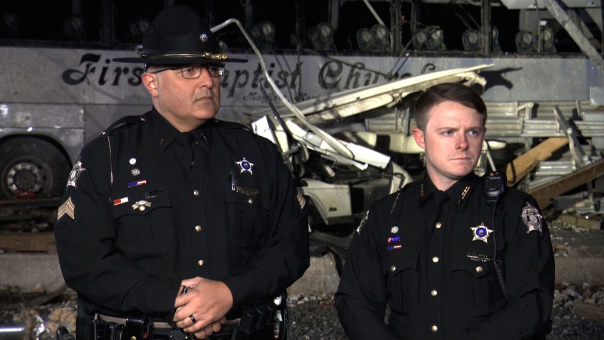 <i>CNN</i><br/>Graves County Sheriff's Deputy Chandler Siris and Sgt. Richard Edwards rescued an injured child.