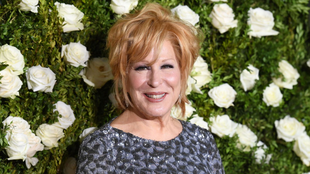 <i>ANGELA WEISS/AFP/Getty Images</i><br/>Bette Midler has apologized to West Virginians after a tweet she posted regarding Senator Joe Manchin.