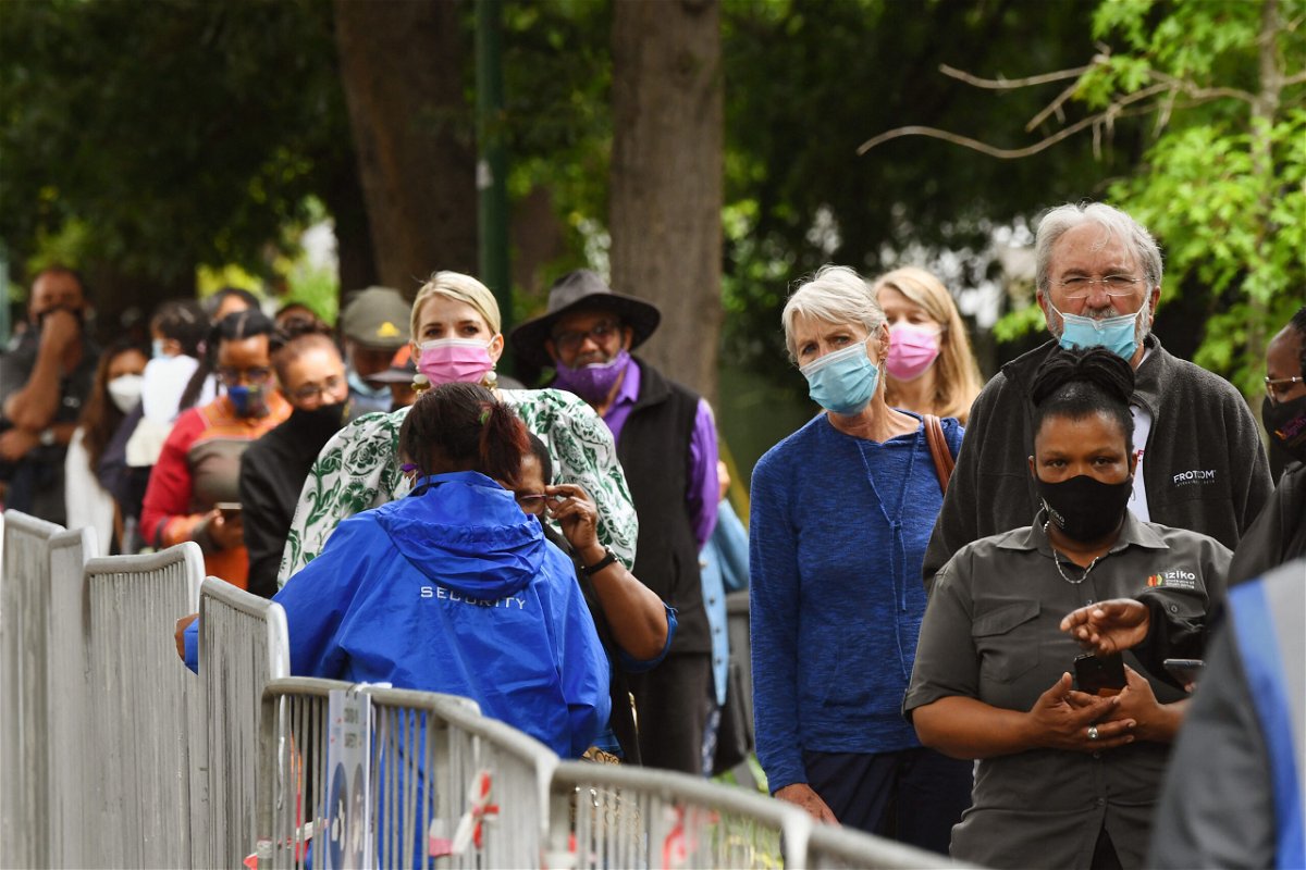 <i>Rodger Bosch/AFP/Getty Images</i><br/>Mourners queue to pay their respects to Archbishop Desmond Tutu.