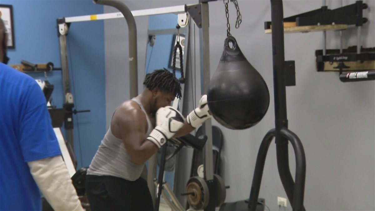 <i>WBBM</i><br />‘Boxing Out Negativity’ program provides an outlet for young people in neighborhoods that struggle with violence.