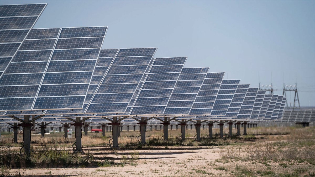 <i>Bill Clark/CQ-Roll Call/Getty Images</i><br/>A solar farm near Bakersfield