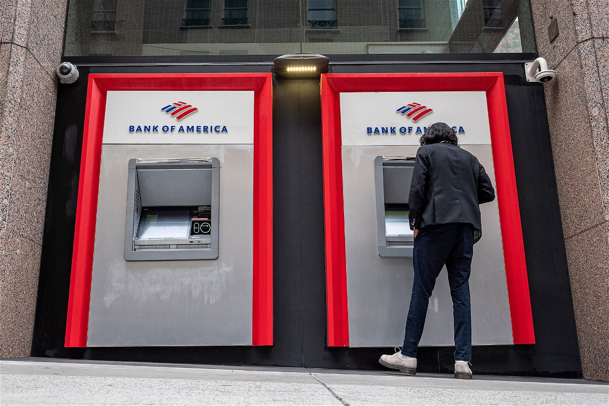 <i>David Paul Morris/Bloomberg/Getty Images</i><br/>Bank of America is handing out $1 billion worth of restricted stock to virtually its entire workforce as the bank seeks to gain an upper hand in the war for talent.