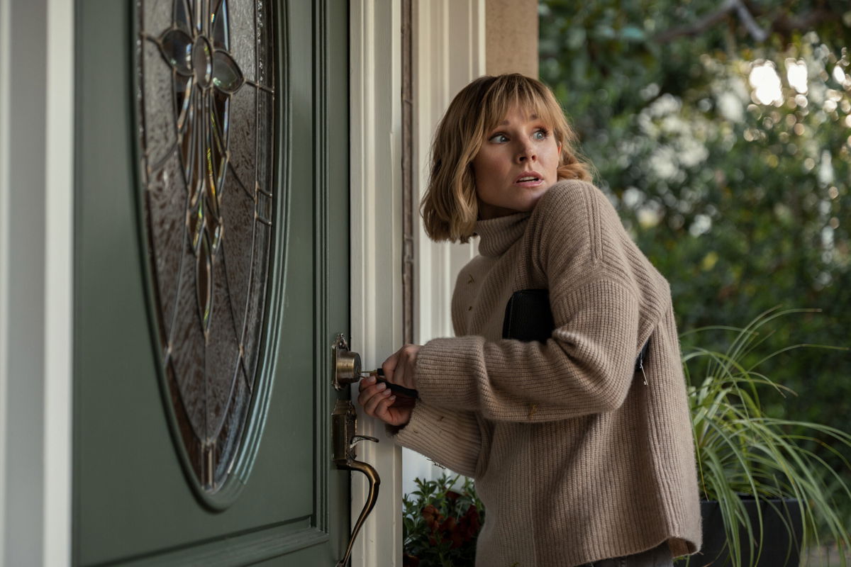 <i>Netflix</i><br/>Kristen Bell in 'The Woman in the House Across the Street From the Girl in the Window.'