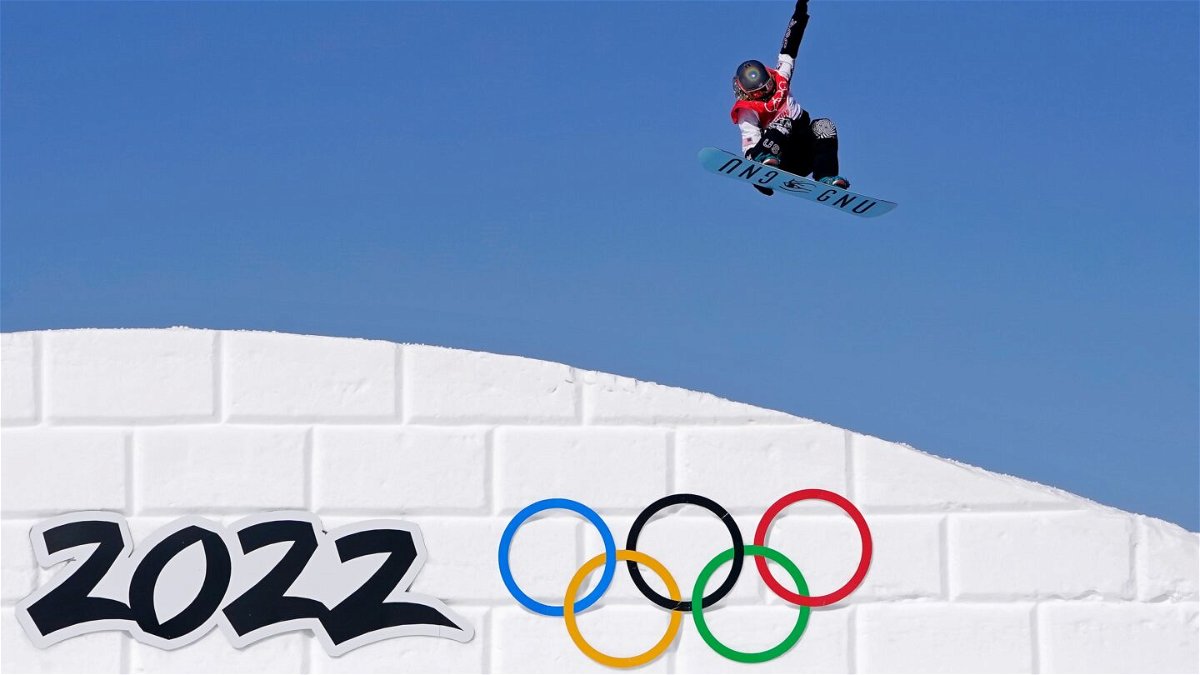 Jamie Anderson competes in snowboarding slopestyle qualification