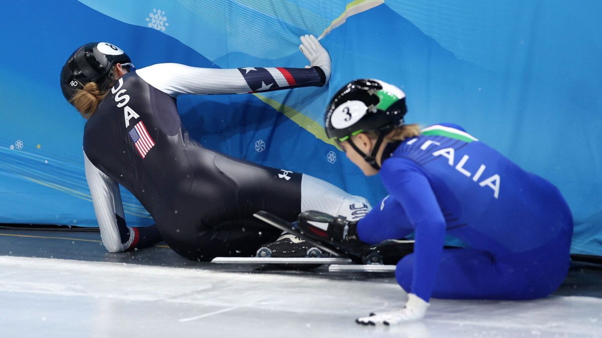 Kristen Santos and Arianna Fontana crash into the boards